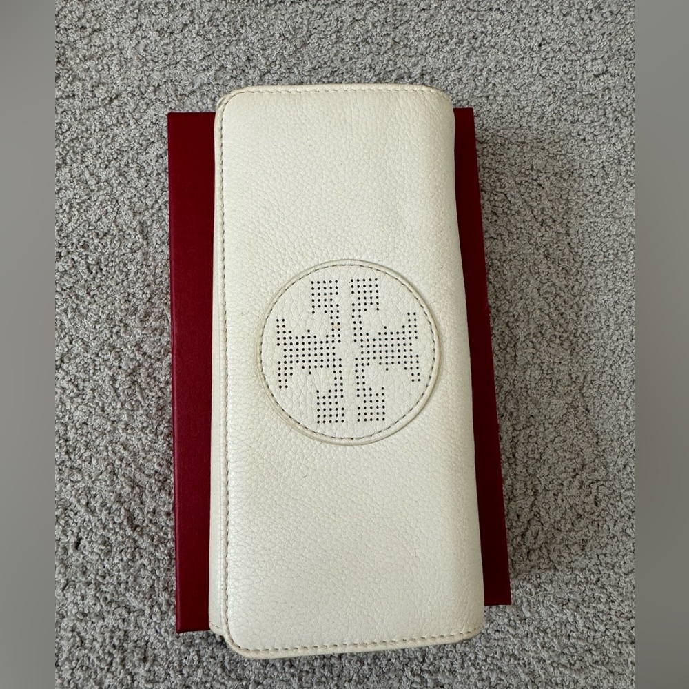Tory Burch wallet